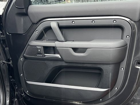 New 2025 Land Rover Defender 130 S image 10