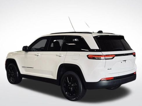 Used 2025 Jeep Grand Cherokee Altitude image 9