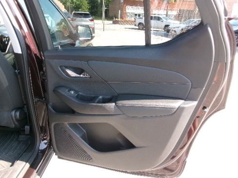 Used 2021 Chevrolet Traverse LT FWD image 14