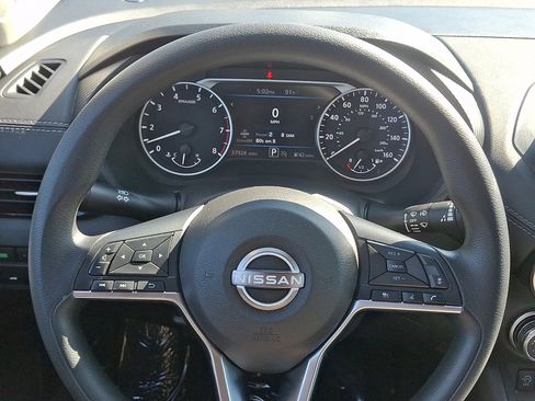 Used 2024 Nissan Sentra SV FWD image 19