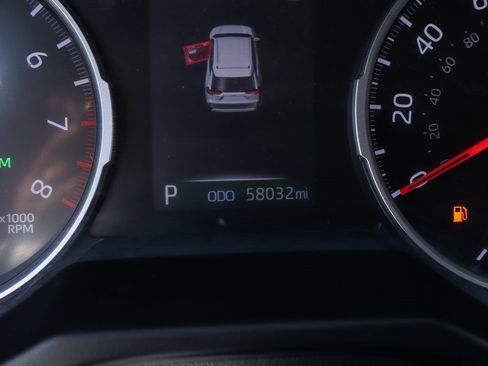 Used 2021 Toyota RAV4 XLE image 22