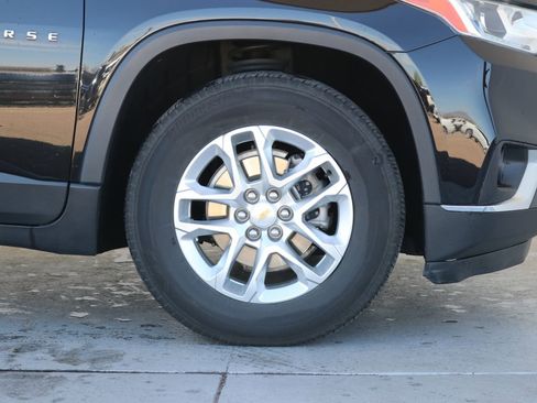Used 2021 Chevrolet Traverse LT AWD/4WD image 17