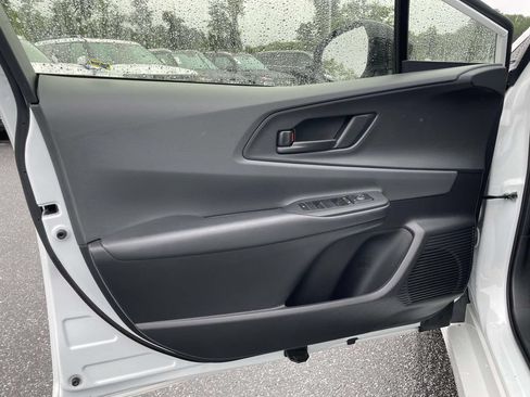 Used 2025 Toyota Prius LE AWD/4WD image 5