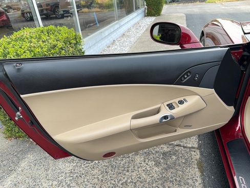 Used 2006 Chevrolet Corvette Convertible w/ Preferred Equipment Group RWD image 19