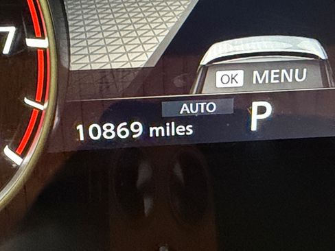 Used 2023 Nissan Rogue SV image 2