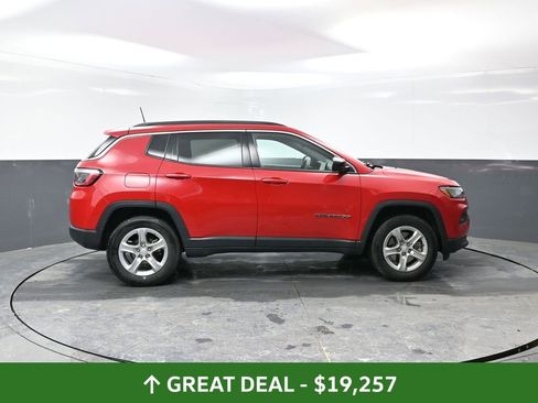 Used 2024 Jeep Compass Latitude image 2