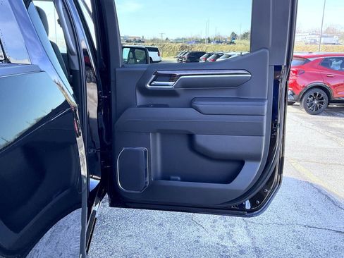 New 2026 GMC Sierra 1500 Elevation w/ LPO, Elevation Black Package AWD/4WD image 18
