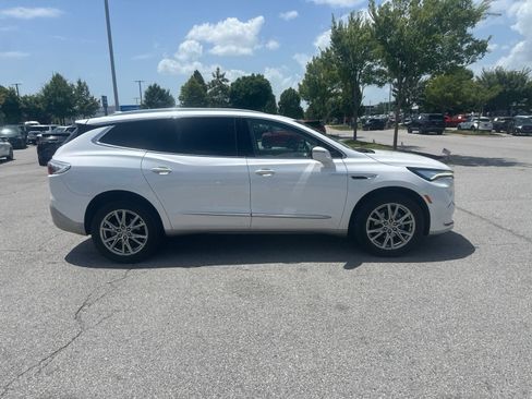 Used 2023 Buick Enclave Premium w/ Experience Buick Package AWD/4WD image 4