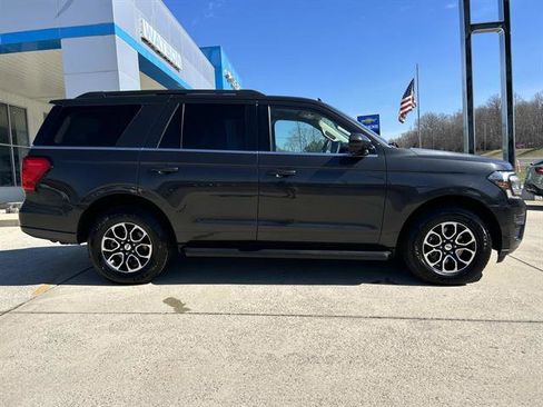 Used 2024 Ford Expedition XLT image 3