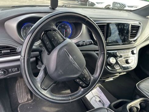 Used 2018 Chrysler Pacifica Limited w/ Advanced Safetytec Group image 25