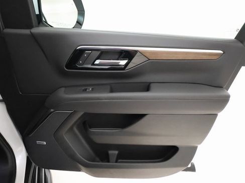 Used 2025 Chevrolet Suburban High Country image 29