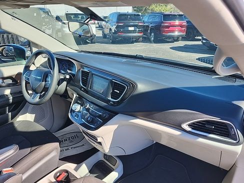 Certified 2022 Chrysler Voyager LX image 25