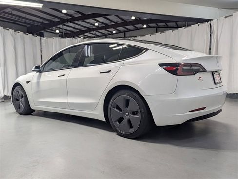 Used 2023 Tesla Model 3 Standard Range image 4