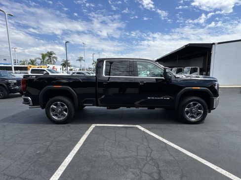 New 2025 GMC Sierra 2500 SLE w/ SLE Value Package; image 4