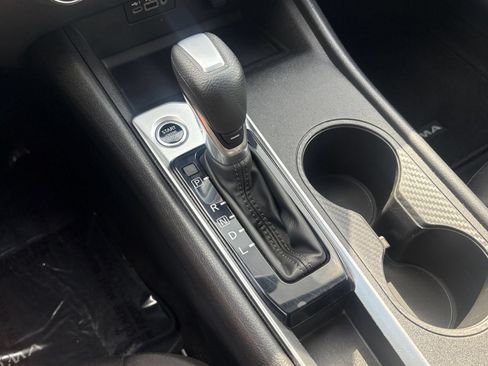 Used 2025 Nissan Altima 2.5 SV FWD image 31