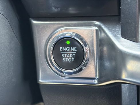 Used 2022 Ford F150 Lariat w/ Equipment Group 502A High AWD/4WD image 19