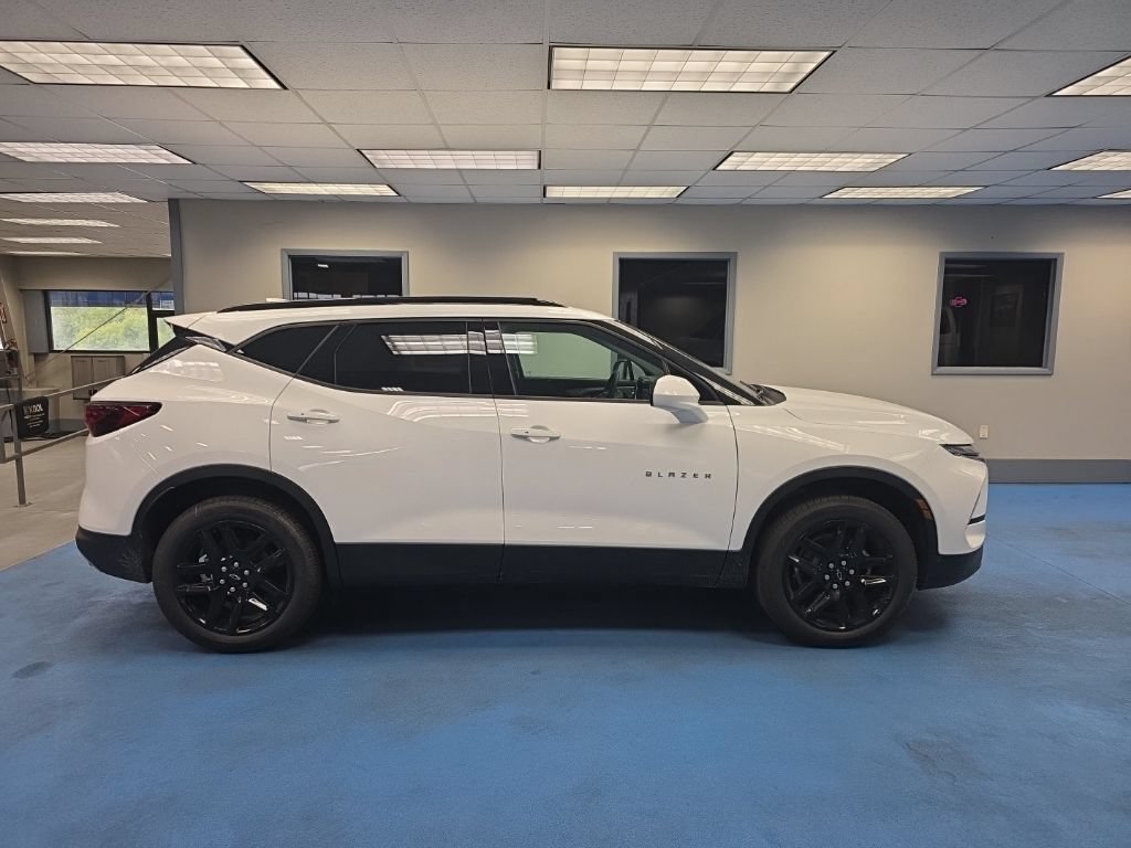New 2026 Chevrolet Blazer LT w/ Convenience Package FWD image 2