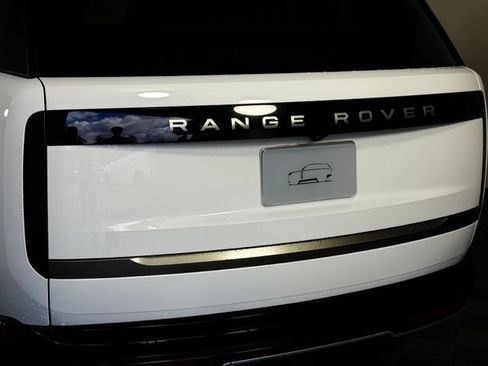 Used 2025 Land Rover Range Rover SE AWD/4WD image 16