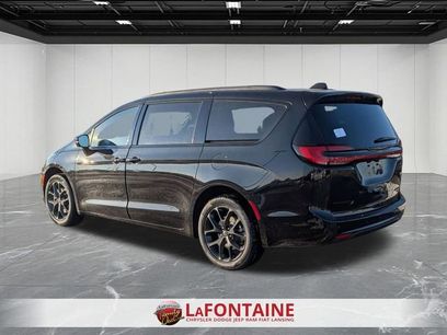 New 2026 Chrysler Pacifica Limited w/ S Appearance Package