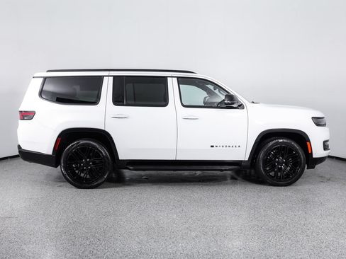Used 2023 Jeep Wagoneer Series II AWD/4WD image 9