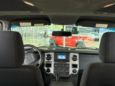 Used 2016 Ford Expedition XLT RWD image 4