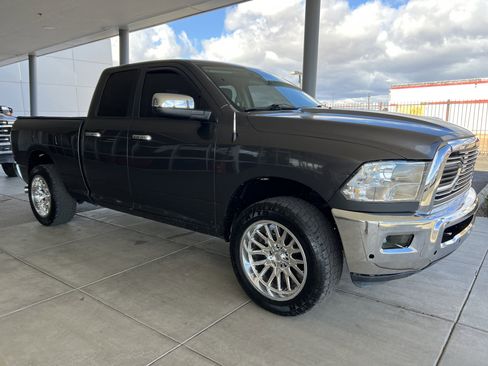 Used 2018 RAM 1500 Classic SLT image 3