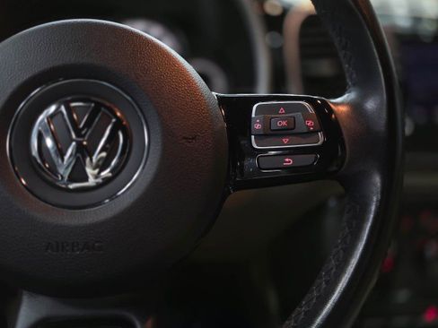 Used 2018 Volkswagen Beetle 2.0T S w/ Style & Comfort Package FWD image 19