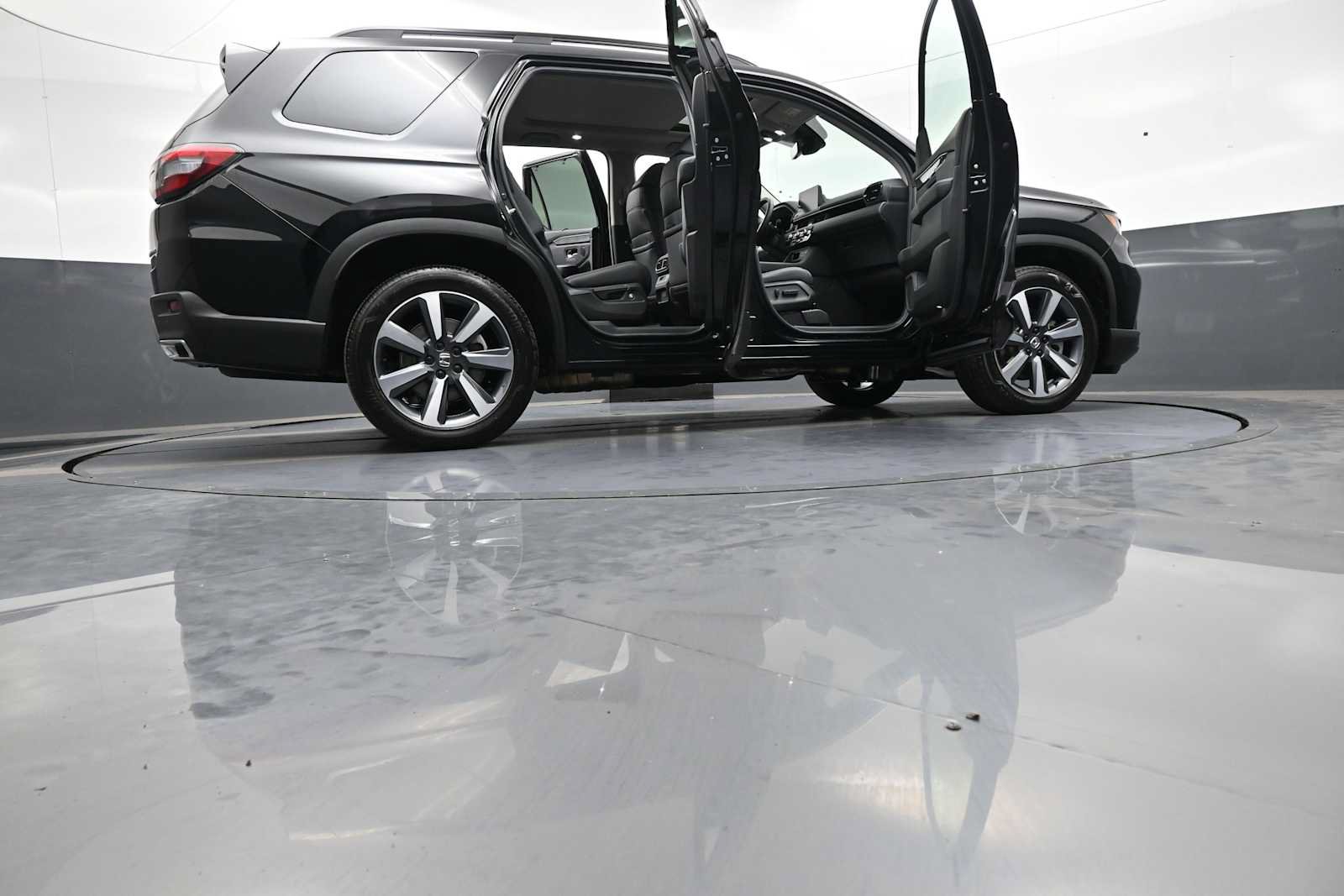 Certified 2025 Honda Pilot Touring image 51
