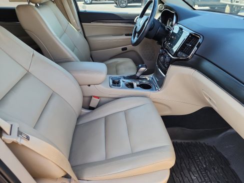 Used 2020 Jeep Grand Cherokee Limited w/ Trailer Tow Group IV image 9