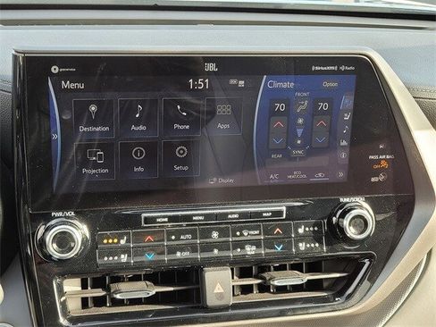 Used 2021 Toyota Highlander Limited image 19