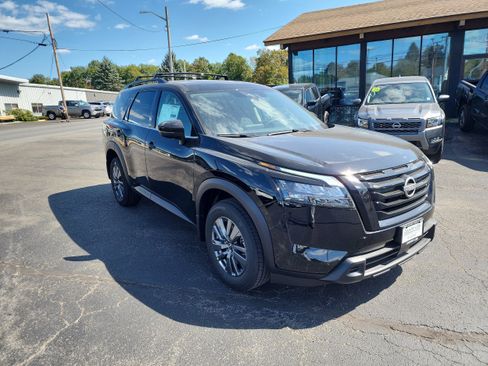 New 2025 Nissan Pathfinder SV w/ Black Appearance Package image 1