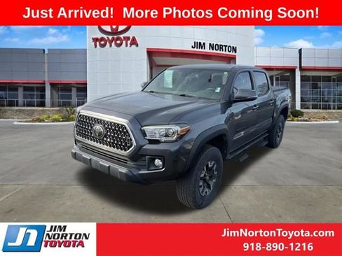 Used 2019 Toyota Tacoma TRD Off-Road image 3