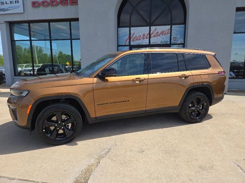 New 2026 Jeep Grand Cherokee L Limited w/ Limited Altitude Package AWD/4WD image 42