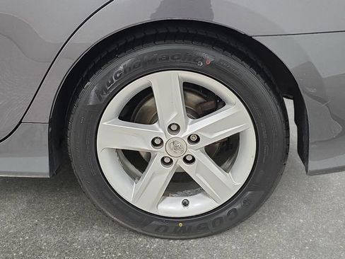Used 2014 Toyota Camry SE FWD image 29