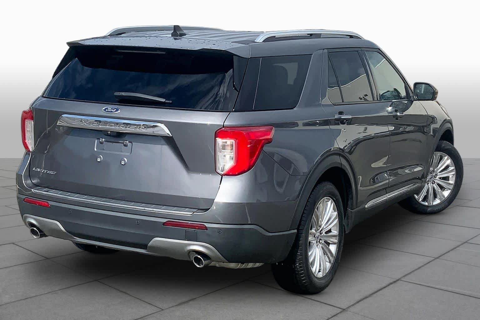 Used 2022 Ford Explorer Limited w/ Equipment Group 301A RWD image 13