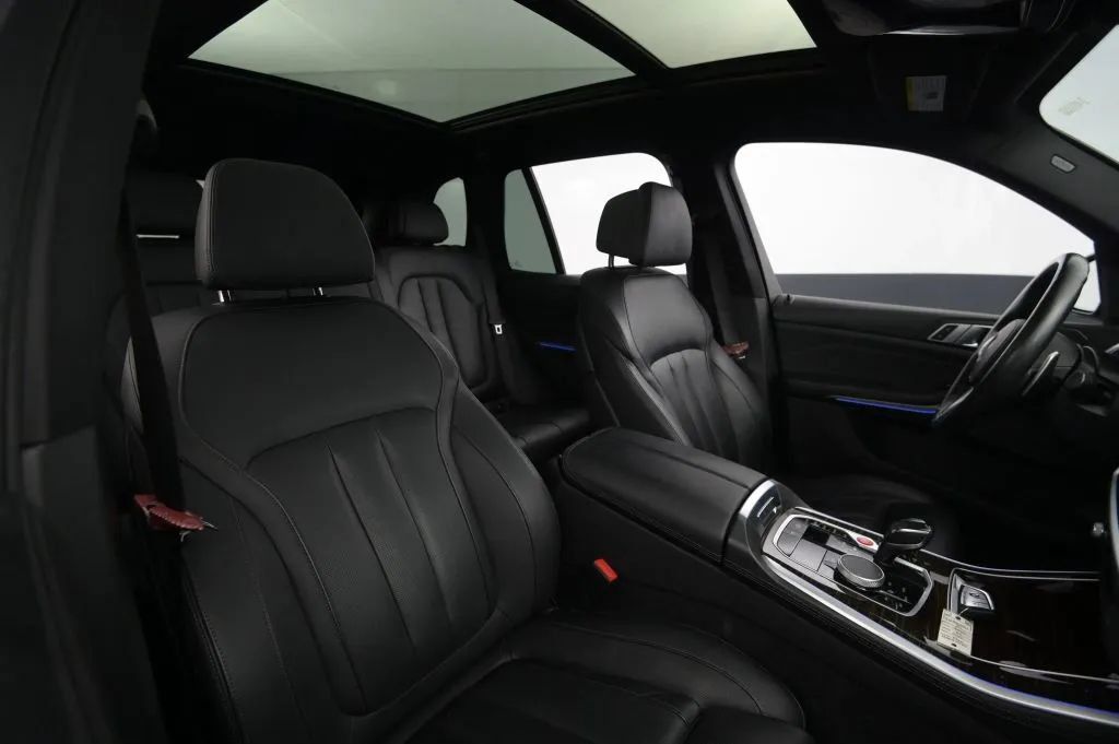 Used 2021 BMW X5 M50i AWD/4WD image 53