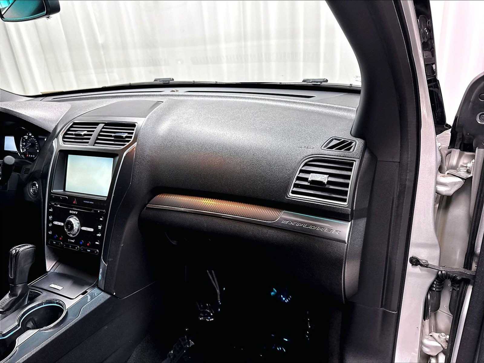 Used 2016 Ford Explorer Sport w/ Equipment Group 401A AWD/4WD image 27