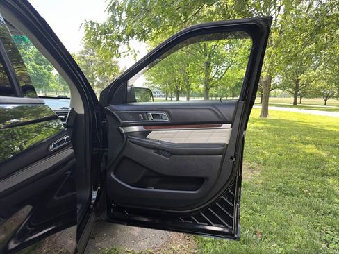 Used 2016 Ford Explorer Platinum AWD/4WD image 32