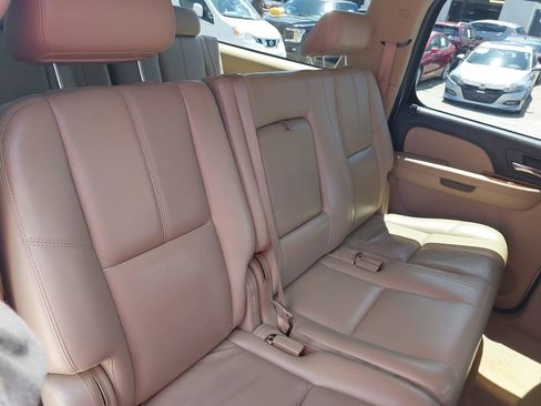 Used 2007 Chevrolet Suburban LTZ w/ LTZ Preferred Equipment Group AWD/4WD image 11
