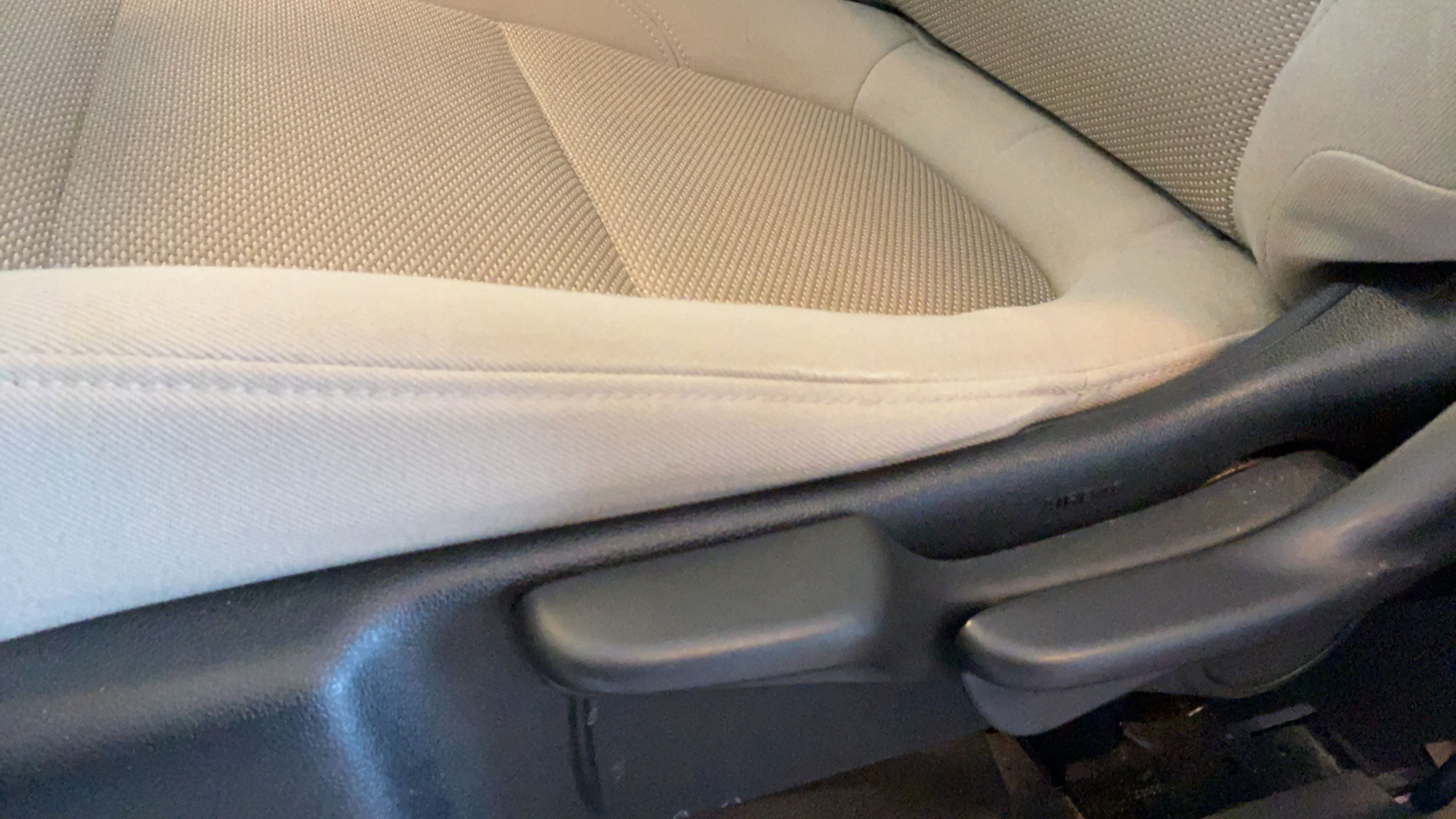 Used 2022 Chevrolet Traverse LS FWD image 22