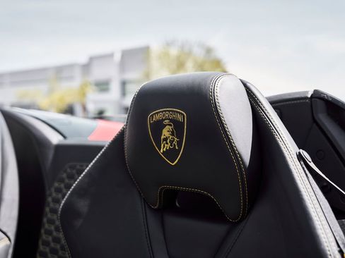 Used 2023 Lamborghini Huracan EVO RWD image 40
