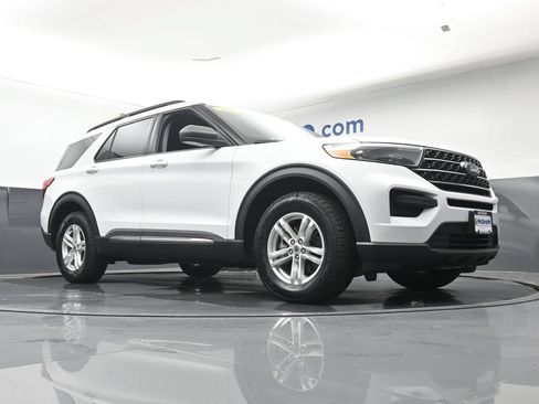 Used 2020 Ford Explorer XLT w/ Comfort Package AWD/4WD image 28