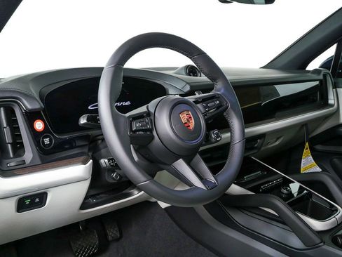 New 2026 Porsche Cayenne AWD image 4