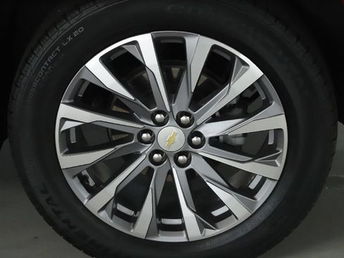 Used 2023 Chevrolet Traverse Premier w/ LPO, Floor Liner Package AWD/4WD image 40