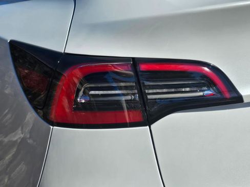 Used 2024 Tesla Model Y Long Range image 28