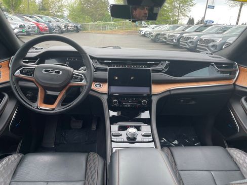 Used 2025 Jeep Grand Cherokee Summit AWD/4WD image 19