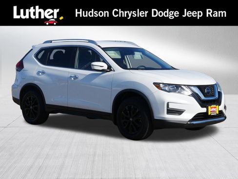 Used 2020 Nissan Rogue SV image 1