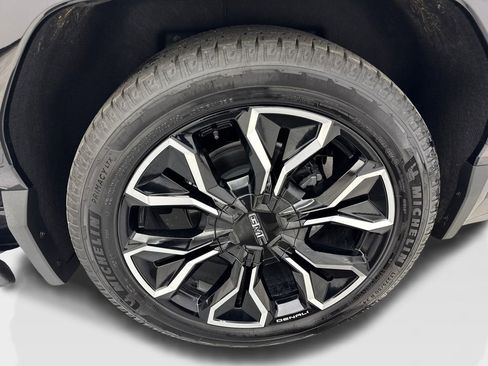 Used 2024 GMC Sierra EV Denali AWD/4WD image 91