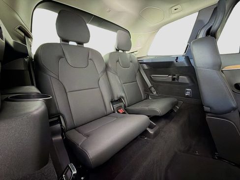 Certified 2023 Volvo XC90 T8 Plus AWD/4WD image 29