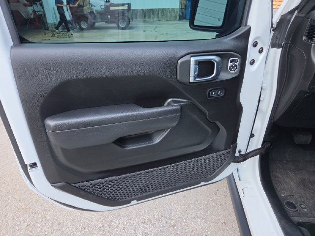 Used 2024 Jeep Gladiator Mojave AWD/4WD image 10